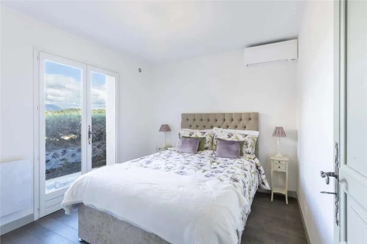 Villa for Sale in Alpes-Maritimes - foto 10