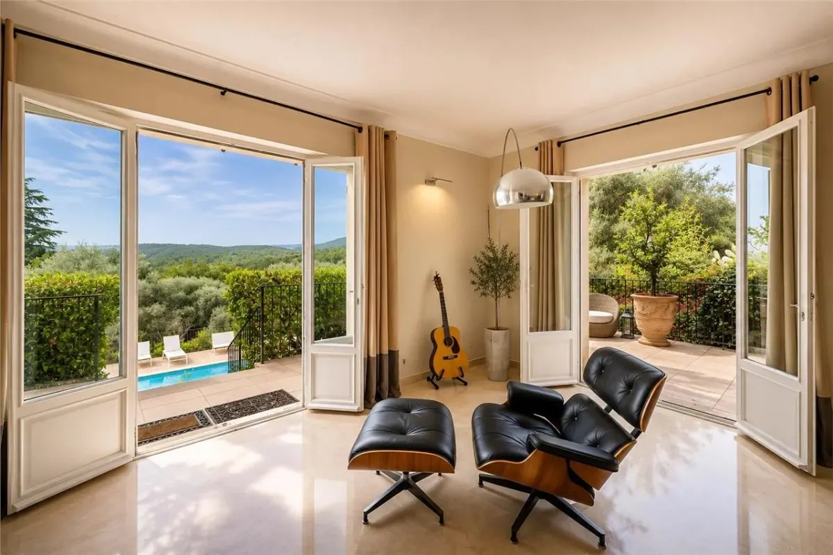 Villa for Sale in Alpes-Maritimes - foto 11