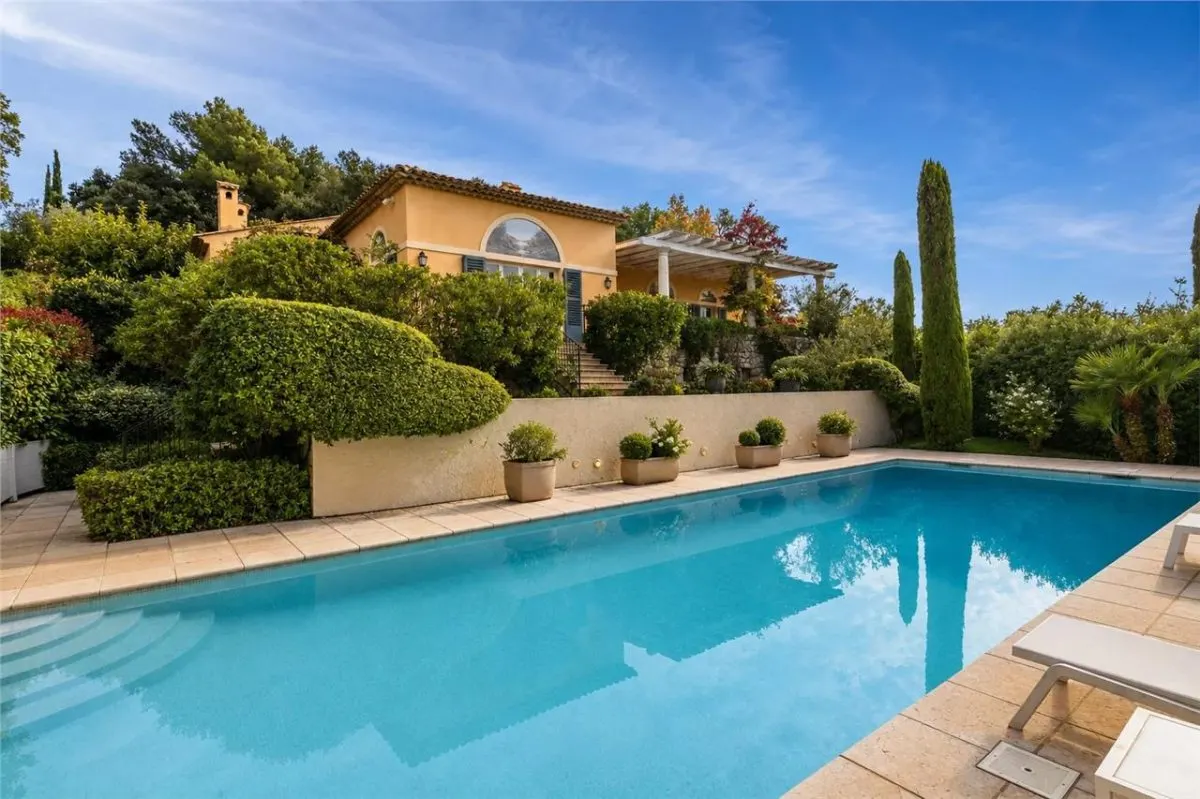 Villa for Sale in Alpes-Maritimes - foto 4