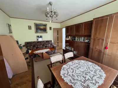 Apartment with 4 bedrooms for sale 80 sqm in Caransebes, Nord area - foto 2