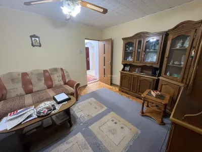 Apartment with 4 bedrooms for sale 80 sqm in Caransebes, Nord area - foto 7