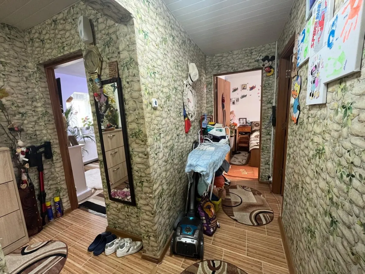 Caransebes, 3 Camere, Cf.,1. Dec., Zona Pipirig Polivalenta - foto 12