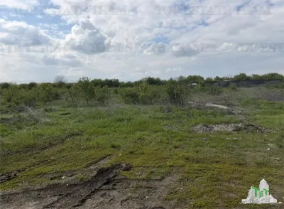 天堂绿地附近建设用地 | 1,946 平方米 | 46 米临街面 | 包含3栋别墅项目 - Ostratu
