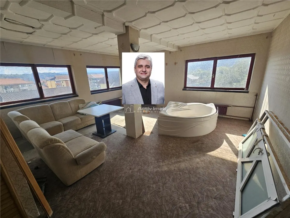 Apartment with 4 bedrooms for sale 120 sqm in Resita, Calea Timisoarei area - foto 1