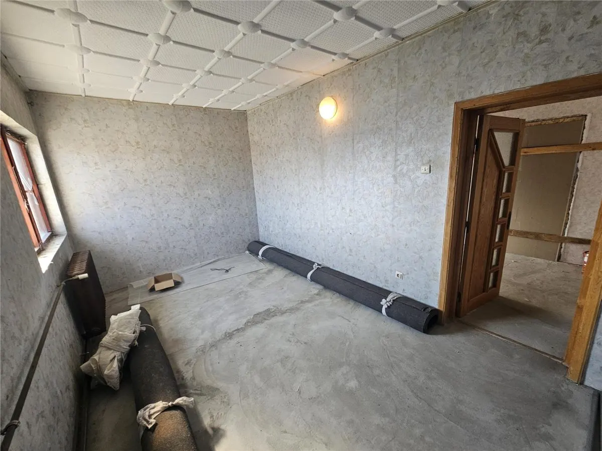 Apartment with 4 bedrooms for sale 120 sqm in Resita, Calea Timisoarei area - foto 3
