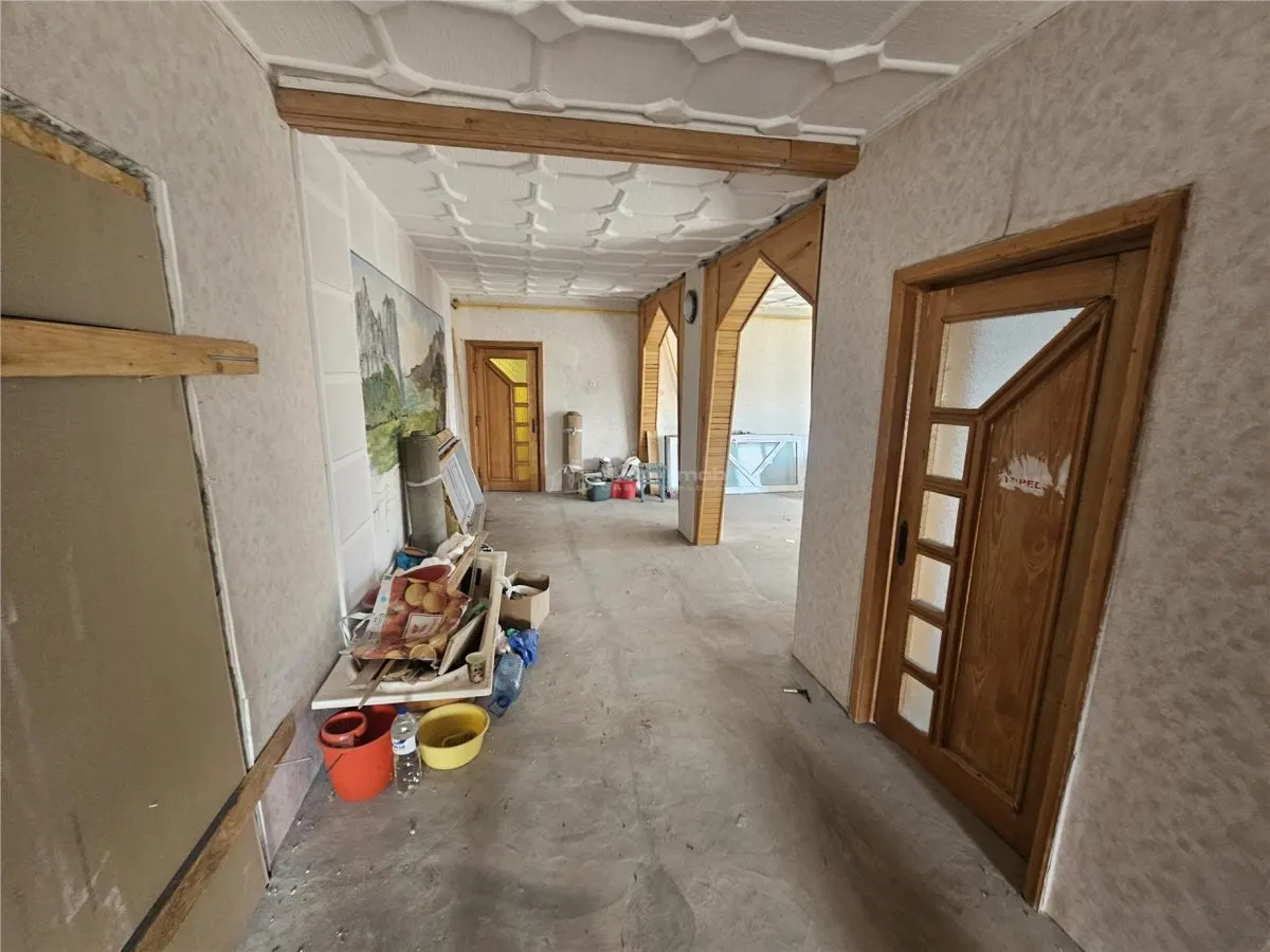 Apartment with 4 bedrooms for sale 120 sqm in Resita, Calea Timisoarei area - foto 8