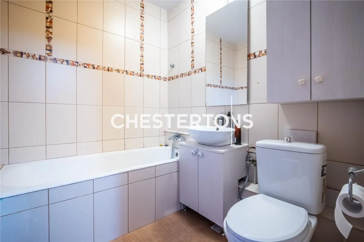 Apartamento de 3 Dormitorios con Calefacción Central Propia y 2 Baños, Calea 13 Septembrie - foto 8