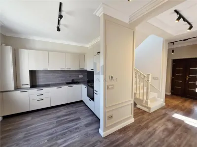 Primera Renta | Seminchalet Moderno y Espacioso – Ghiroda, Timiș - foto 2