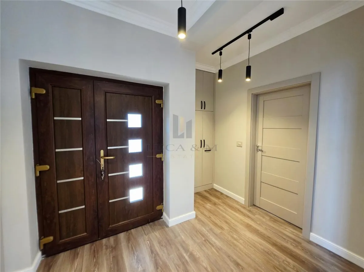 Primera Renta | Seminchalet Moderno y Espacioso – Ghiroda, Timiș - foto 11