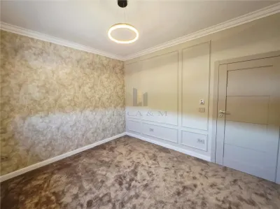 Primera Renta | Seminchalet Moderno y Espacioso – Ghiroda, Timiș - foto 12