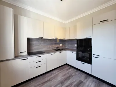 Primera Renta | Seminchalet Moderno y Espacioso – Ghiroda, Timiș - foto 4