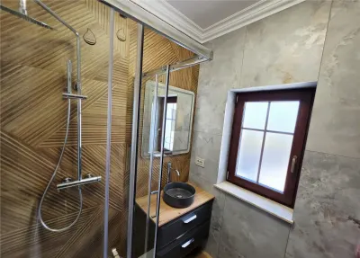 Primera Renta | Seminchalet Moderno y Espacioso – Ghiroda, Timiș - foto 9