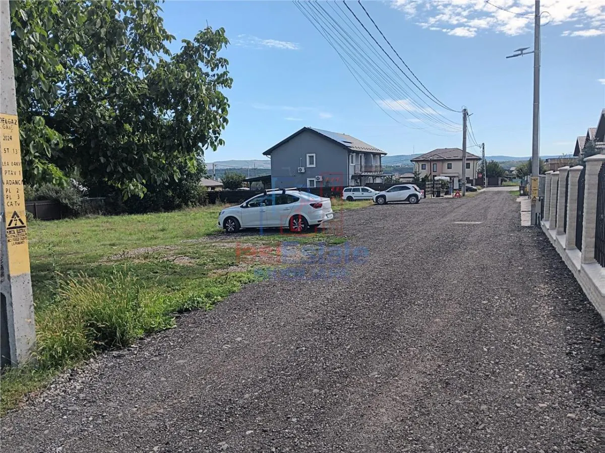 Valea Adanca, rue Cosarilor – Terrain constructible 550 m² avec utilités - foto 5