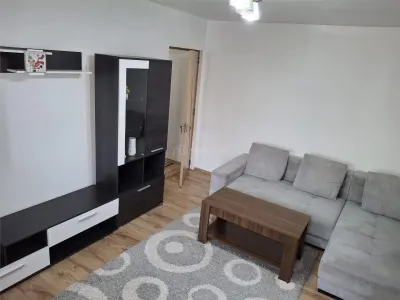 Apartment with 3 bedrooms for rent 50 sqm in Resita, Micro II area - foto 2