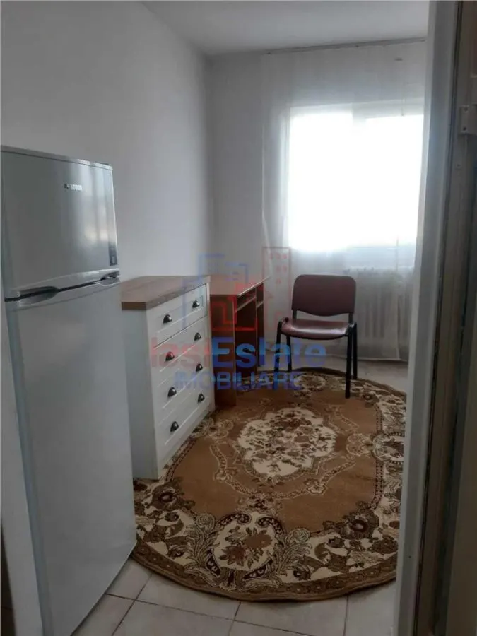 Garsoniera, etaj 2, zona Nicolina - ideala pentru investitie - foto 1