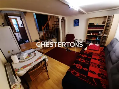Exclusiva vivienda de 2 dormitorios con salón, patio cerca del Parque Carol - foto 2