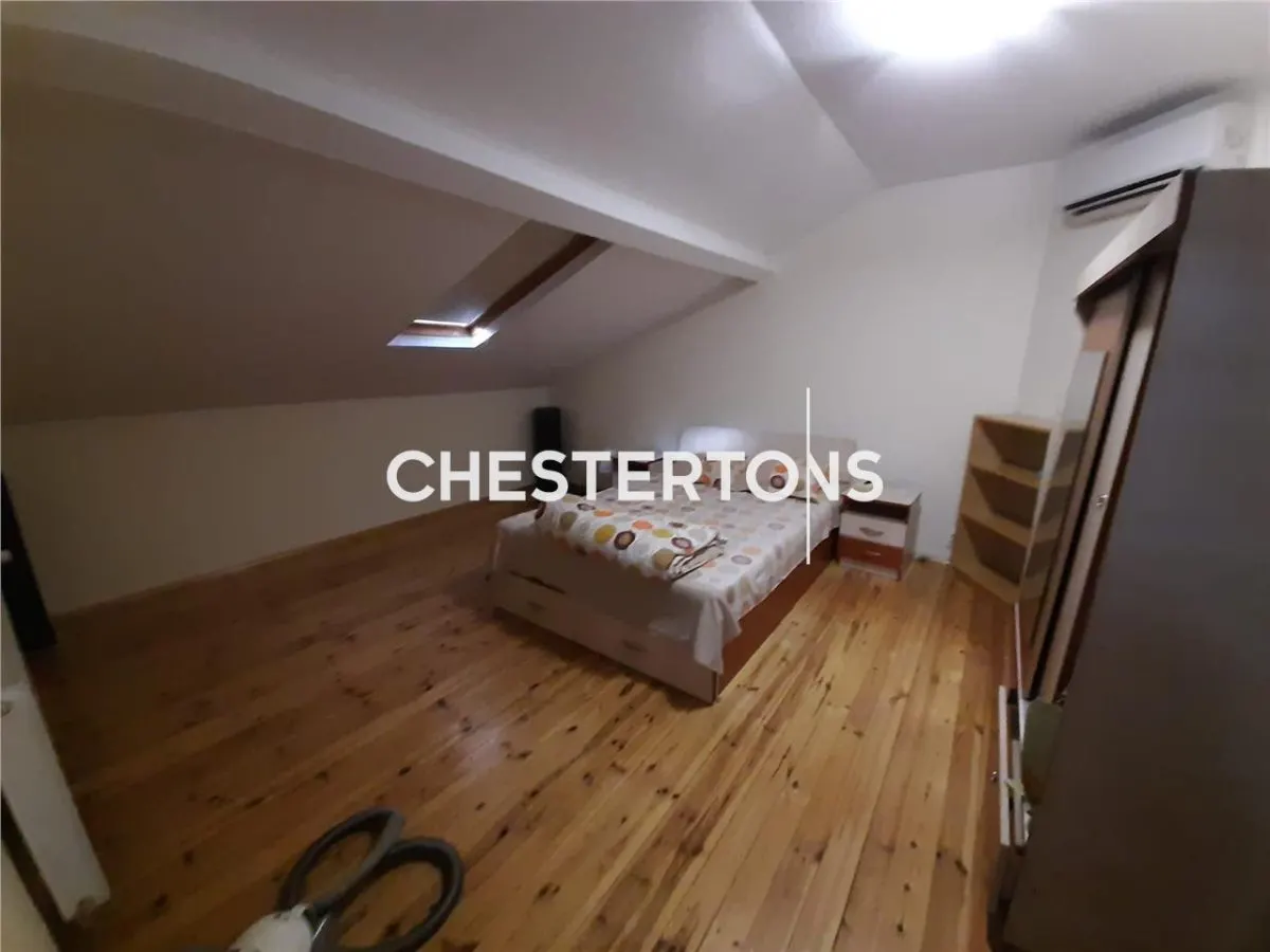 Exclusiva vivienda de 2 dormitorios con salón, patio cerca del Parque Carol - foto 11