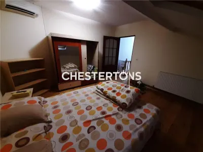 Exclusiva vivienda de 2 dormitorios con salón, patio cerca del Parque Carol - foto 8