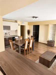 3卧室2卫生间一楼公寓，巴亚马雷，特雷扬区 - Baia Mare