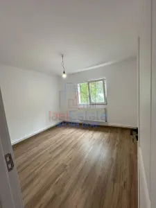 Dacia, Iași: Apartamento 4 Dormitorios Distribución Separada, 82 m², Planta Baja, Reformado - foto 2
