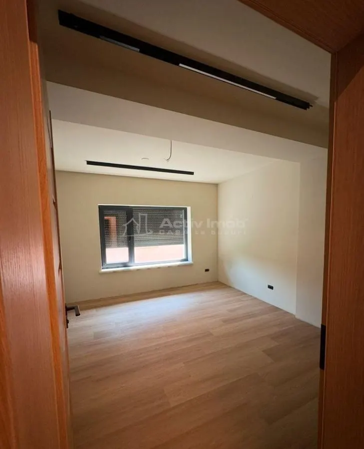 6-Bedroom Villa, 280 sqm – Aviatiei/Baneasa – Residential or Commercial Use - foto 3