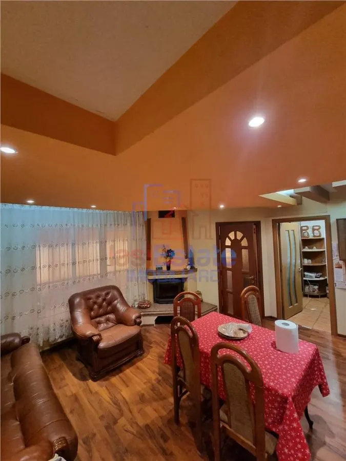 House / villa for sale 135 sqm in Valea Adanca - foto 5