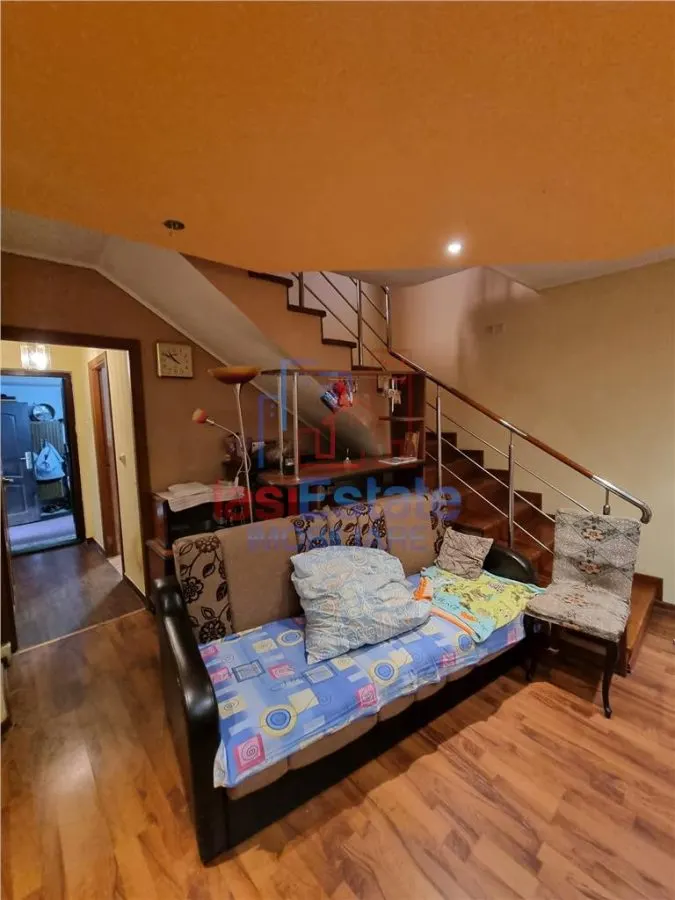House / villa for sale 135 sqm in Valea Adanca - foto 6