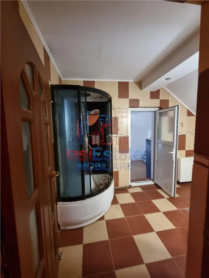 House / villa for sale 135 sqm in Valea Adanca - foto 7