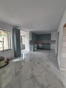 CASA 3 CAMERE - 70 mp utili + 350 mp teren + 10 mp terasa 69900 € - COMISION 0% - Varias