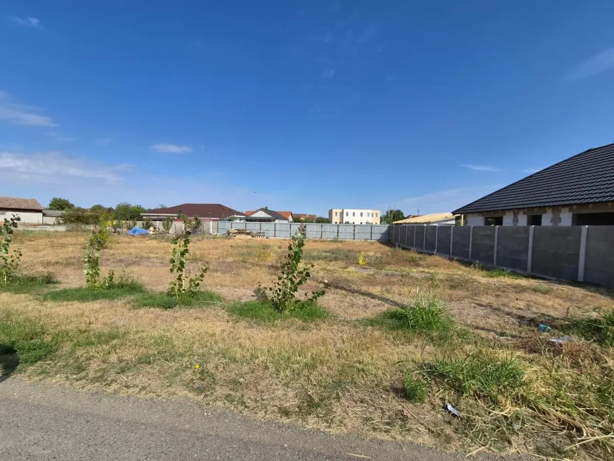 瓦里亚建筑用地 – 700平方米 – 沥青道路 – 20米街道边界 – 公用设施已就位 - foto 1