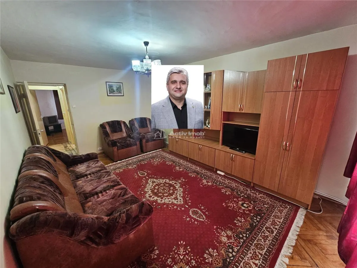 Apartment with 2 bedrooms for sale 56 sqm in Resita, Micro IV area - foto 1