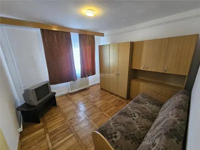 Apartment with 2 bedrooms for sale 56 sqm in Resita, Micro IV area - foto 3