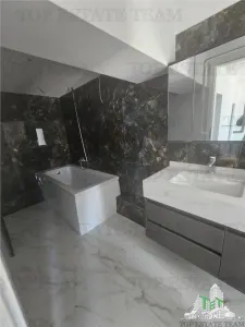 Villa de 5 Dormitorios con Garaje en Prelungirea Ghencea - foto 4