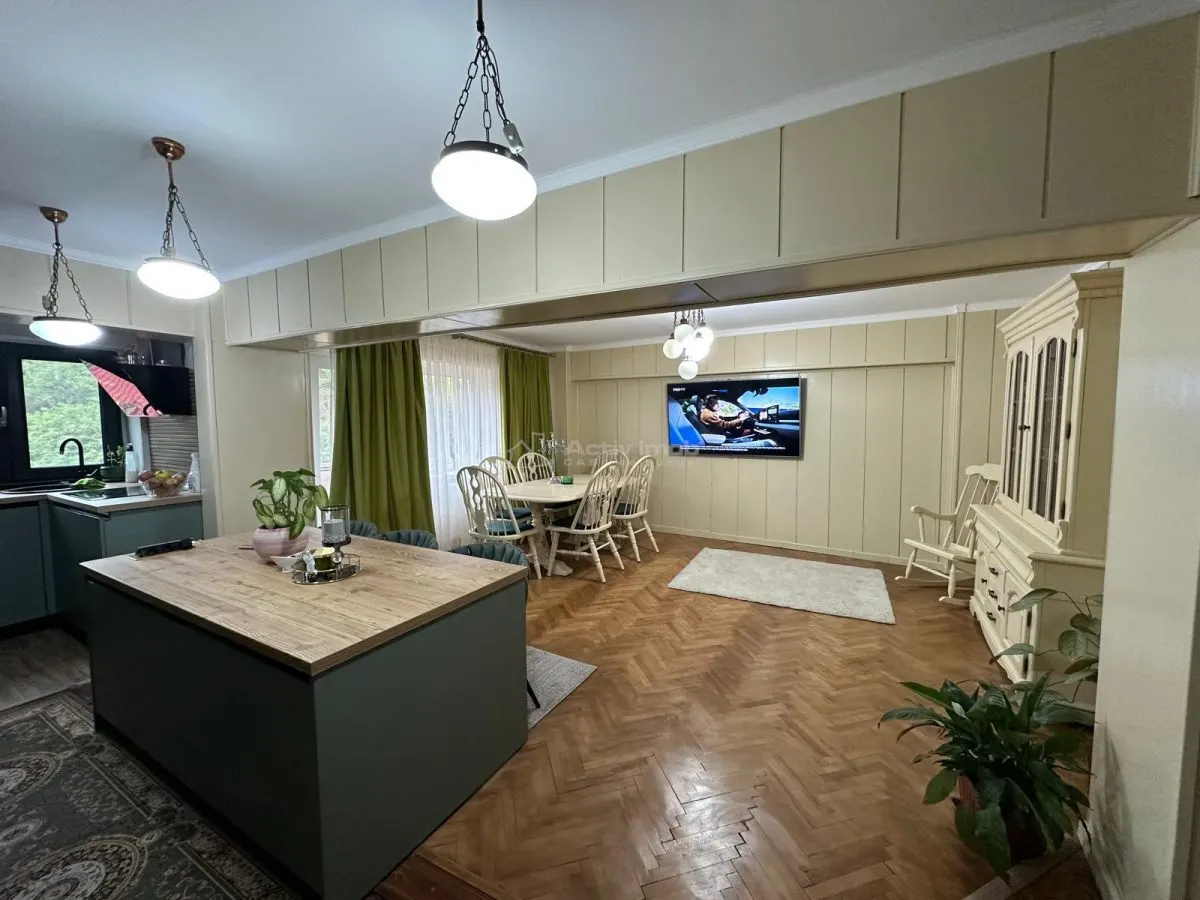 Apartment with 3 bedrooms for sale 99 sqm in Resita, Central area - foto 2