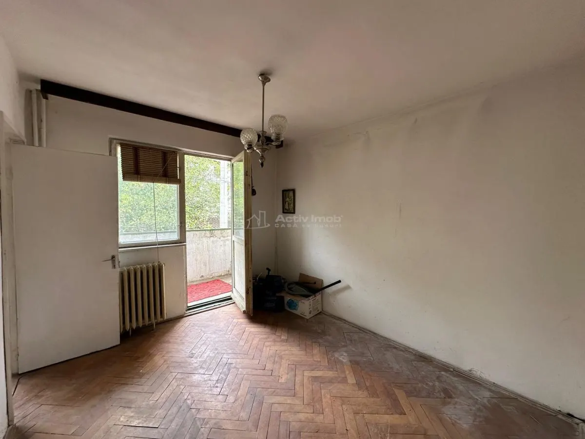 Apartment with 3 bedrooms for sale 56 sqm in Resita, Moroasa 1 area - foto 2