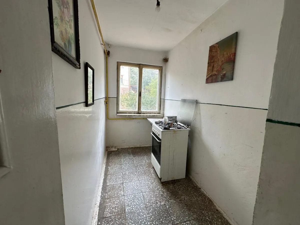 Apartment with 3 bedrooms for sale 56 sqm in Resita, Moroasa 1 area - foto 6