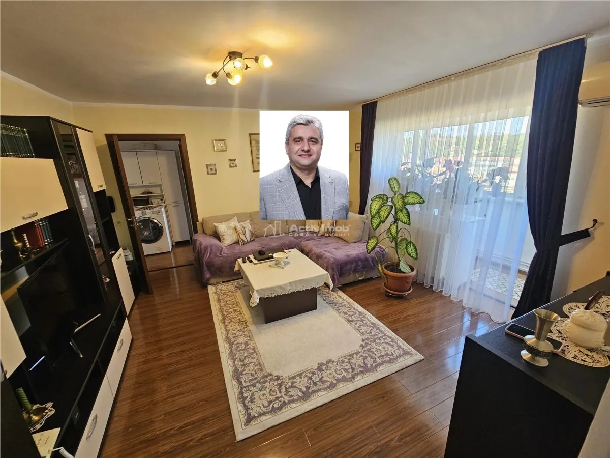 Apartment with 3 bedrooms for sale 65 sqm in Resita, Micro IV area - foto 1