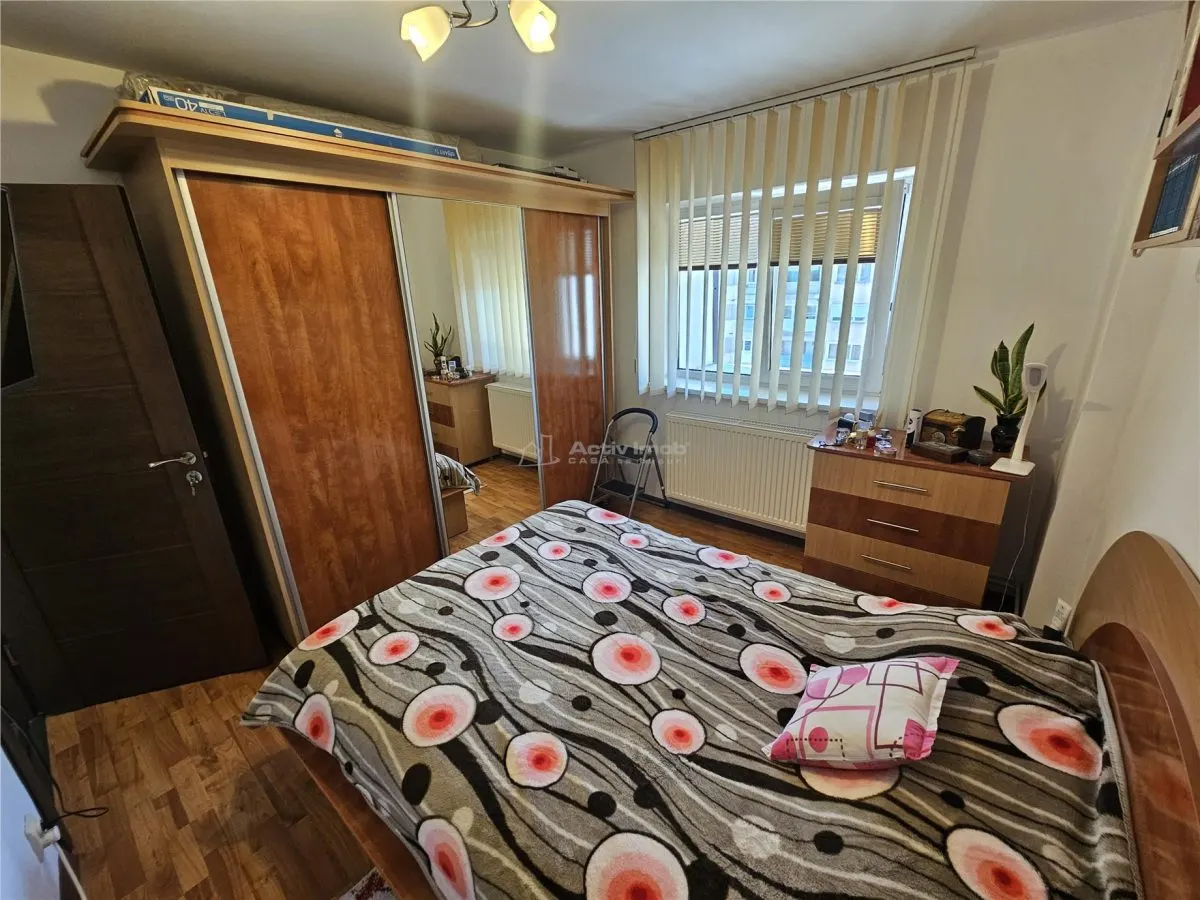 Apartment with 3 bedrooms for sale 65 sqm in Resita, Micro IV area - foto 3