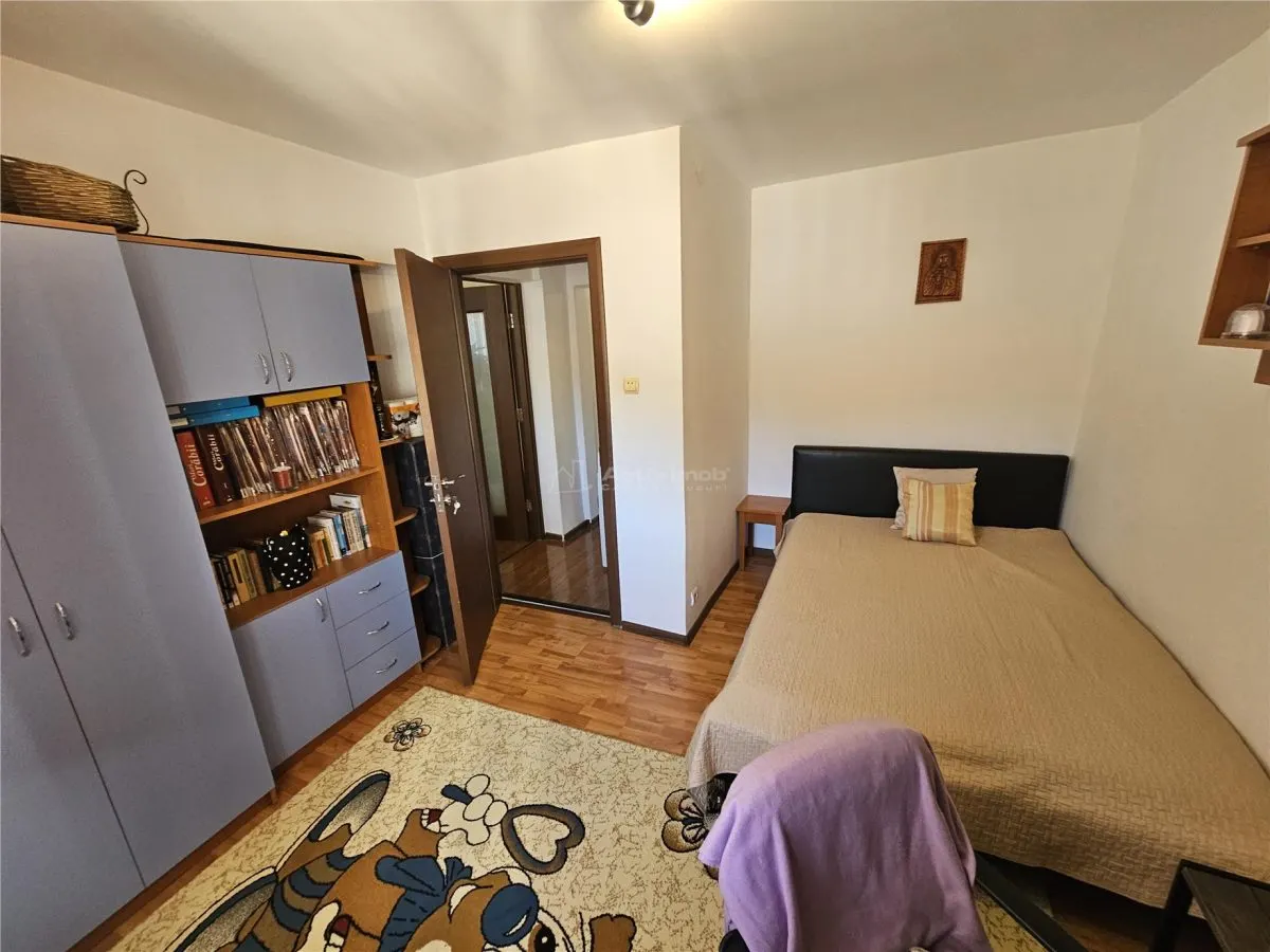 Apartment with 3 bedrooms for sale 65 sqm in Resita, Micro IV area - foto 4