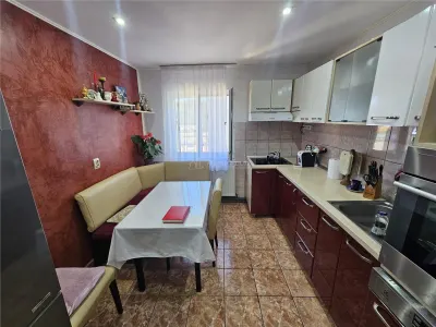 Apartment with 3 bedrooms for sale 65 sqm in Resita, Micro IV area - foto 6