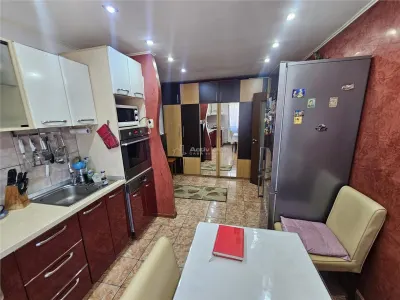 Apartment with 3 bedrooms for sale 65 sqm in Resita, Micro IV area - foto 7