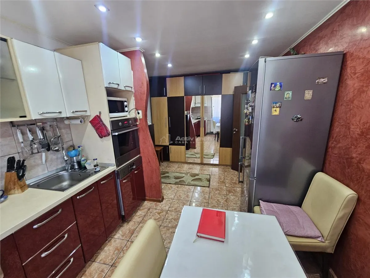 Apartment with 3 bedrooms for sale 65 sqm in Resita, Micro IV area - foto 7