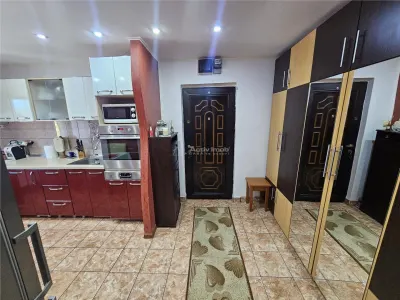 Apartment with 3 bedrooms for sale 65 sqm in Resita, Micro IV area - foto 9