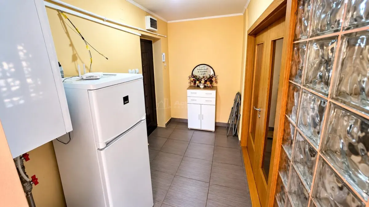Apartment with 2 bedrooms for sale 50.5 sqm in Oravita, Vest area - foto 13