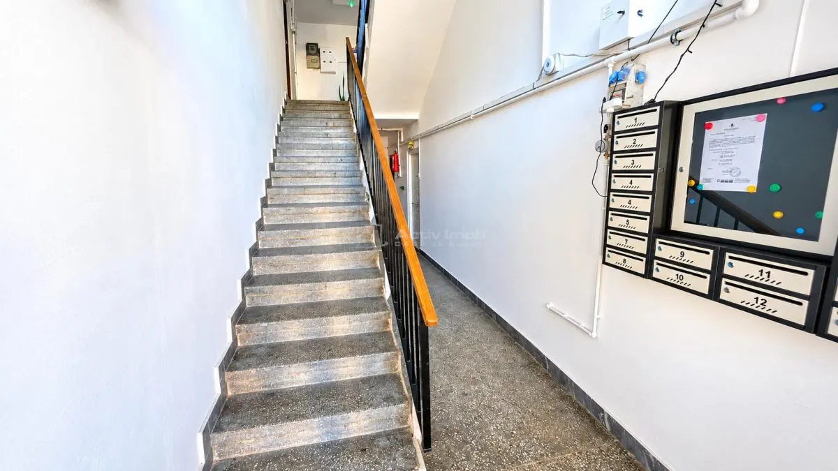 Apartment with 2 bedrooms for sale 50.5 sqm in Oravita, Vest area - foto 4