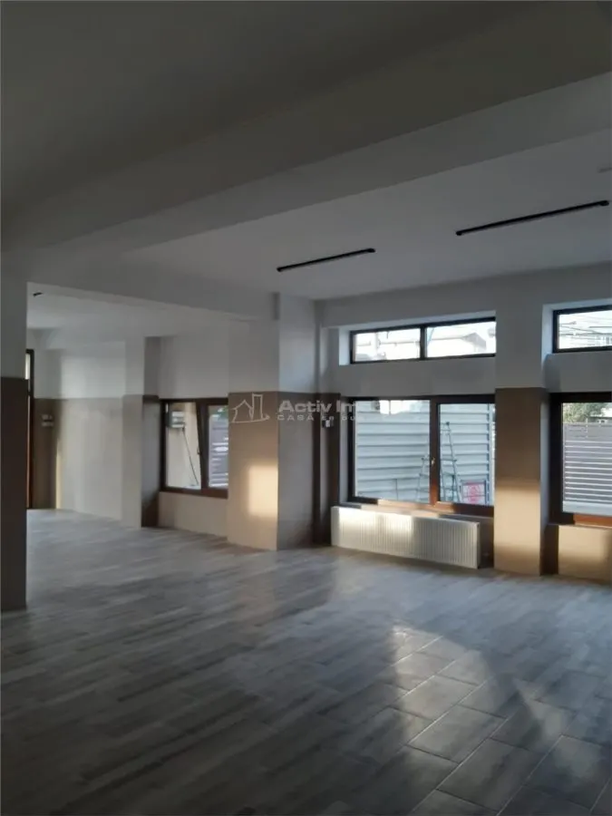 Espace Commercial à Louer 230 m² Strada Petru Cercel - Regata - foto 1