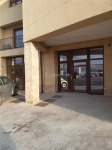 Espace Commercial à Louer 230 m² Strada Petru Cercel - Regata - foto 2