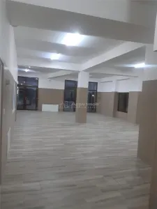Espace Commercial à Louer 230 m² Strada Petru Cercel - Regata - foto 3