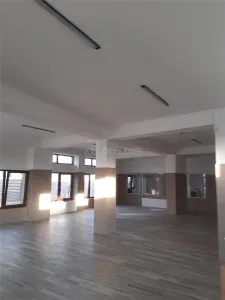 Espace Commercial à Louer 230 m² Strada Petru Cercel - Regata - foto 6