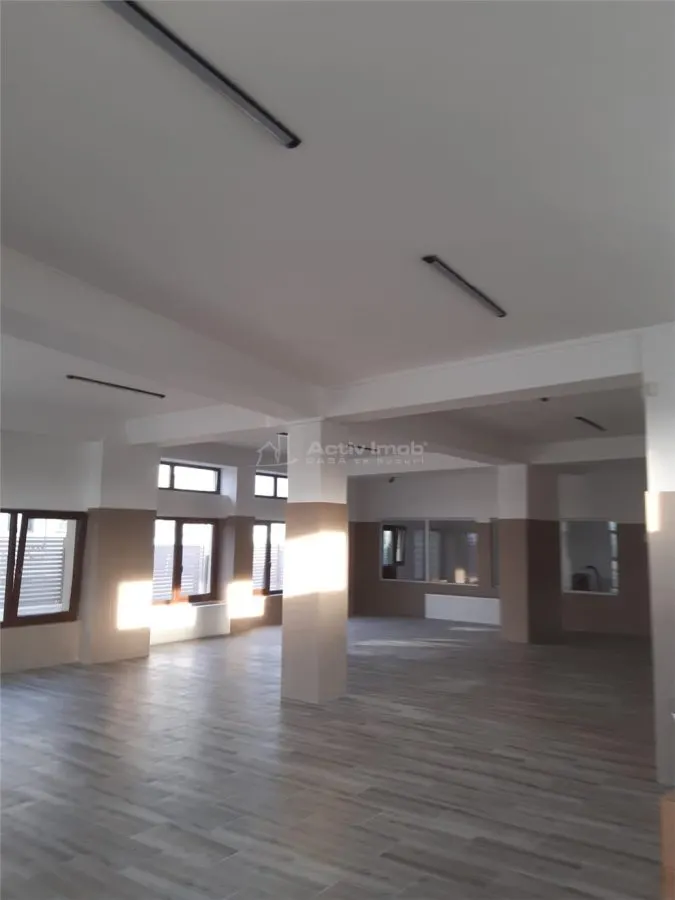 Espace Commercial à Louer 230 m² Strada Petru Cercel - Regata - foto 6